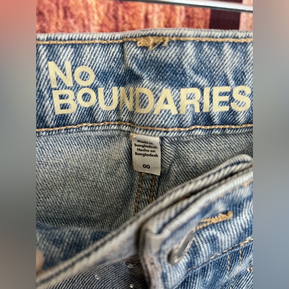 No Boundaries | NWT Rhinestone Straight Leg Jeans - Picture 3 of 11